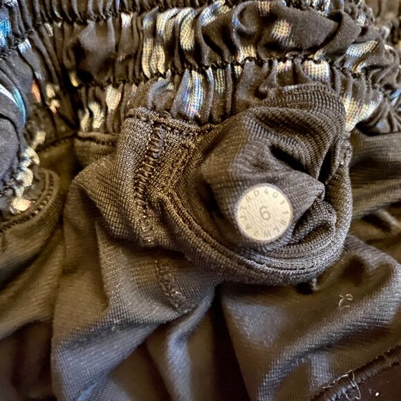 Lululemon Hotty Hot Shorts II 2.5 Pixel Haze Size 6 - Picture 10 of 10
